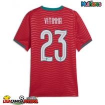Camisa de Futebol Portugal Vitinha #23 Equipamento Principal Mulheres Mundo 2026 Manga Curta